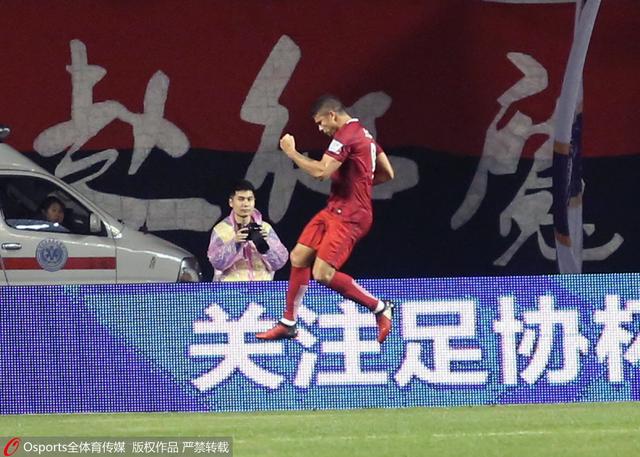 关于欧联杯对利物浦的重要性——你指的是与其他比赛相比吗？坦白说，这不是我可以选择的，我必须接受我所能得到的。